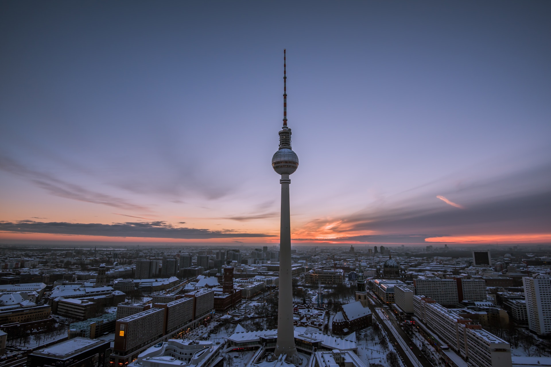 Berliner Fernsehturm - monumento na cidade de Berlim na europa